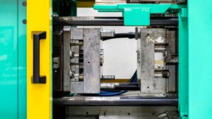 What is the Difference Between Thermoset and Thermoplastic Injection Molding?