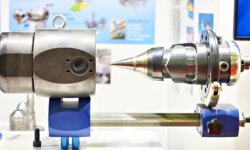 Injection molding vs Extrusion: Differences and Comparison